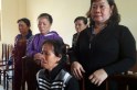 Người phụ nữ nức nở trước t&ograve;a vụ tr&aacute;o v&eacute; số 1,5 tỷ
