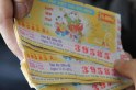 Ng&ocirc;i l&agrave;ng &aacute;m ảnh: Tr&uacute;ng độc đắc liền gặp họa