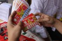 Tr&uacute;ng số, "đốt tiền" trả th&ugrave; qu&aacute; khứ ngh&egrave;o khổ