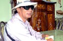 Người đ&agrave;n &ocirc;ng tật nguyền b&aacute;n v&eacute; số quyết kh&ocirc;ng đầu h&agrave;ng số phận