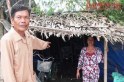 Một x&oacute;m tr&uacute;ng 70 tờ v&eacute; số độc đắc